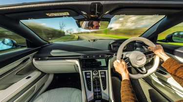 Aston Martin DB12 Volante